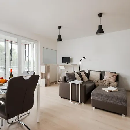 The Sunny Riverside Flat * Prag