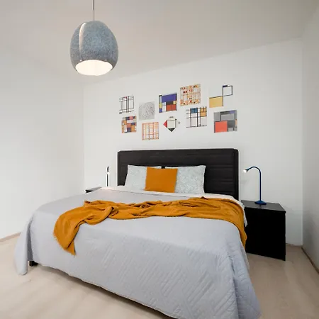 The Sunny Riverside Flat شقة