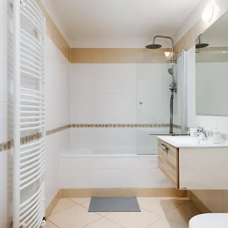 شقة The Sunny Riverside Flat براغ