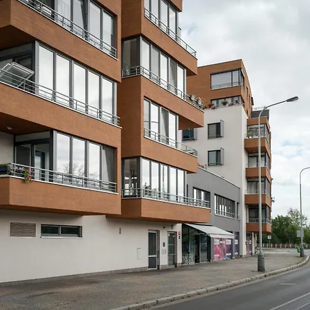 Διαμέρισμα The Sunny Riverside Flat *